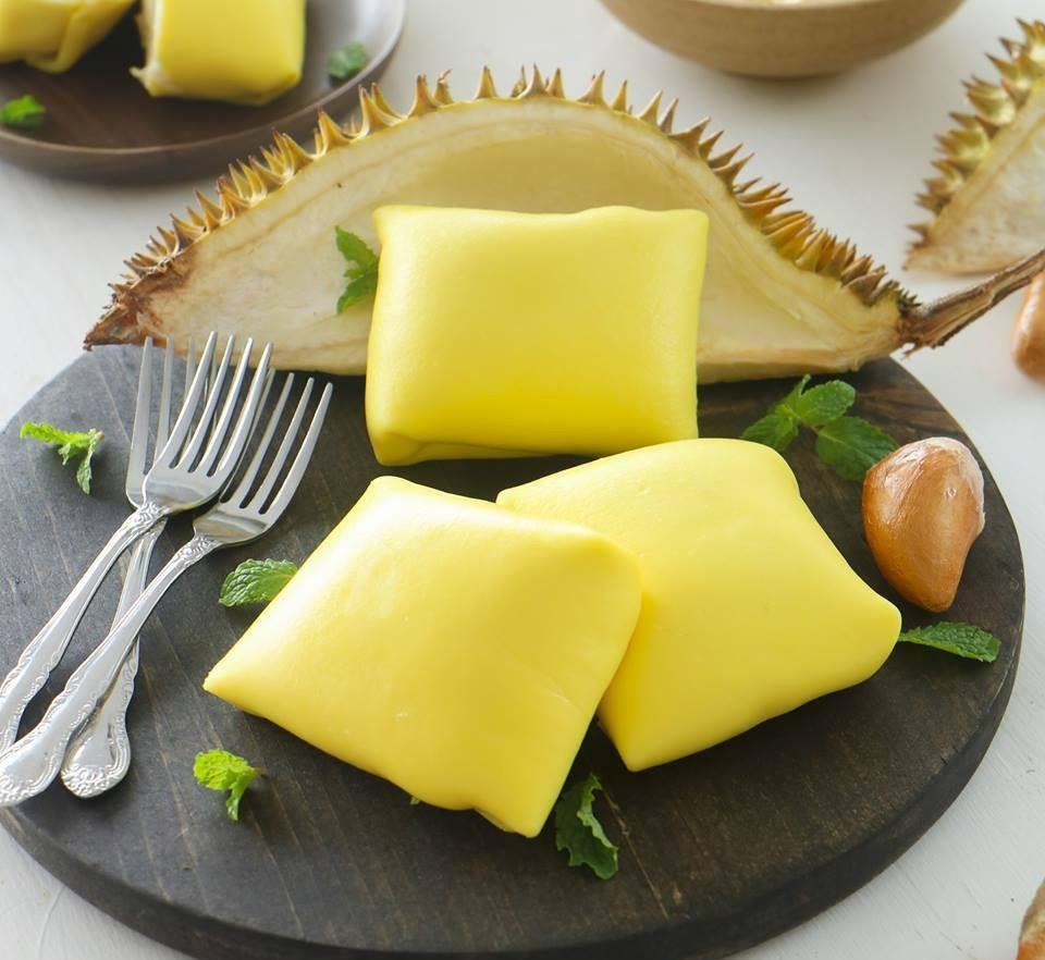 Crepe sầu riêng là một trong những món bánh ngon làm từ sầu riêng được rất nhiều người thích
