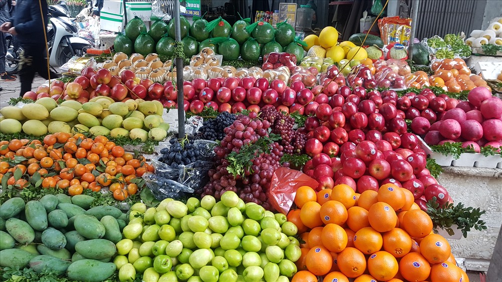 Có rất nhiều mặt hàng trái cây bán ngày Tết